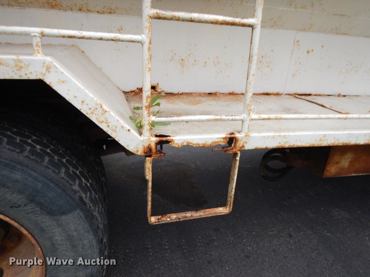 image for item KK9038 1997 International 4900  grain truck