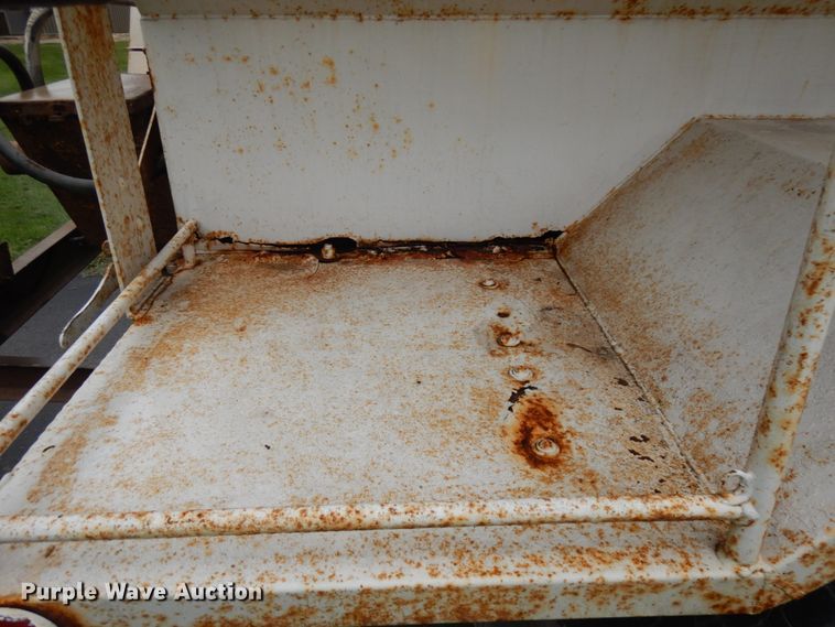 image for item KK9038 1997 International 4900  grain truck