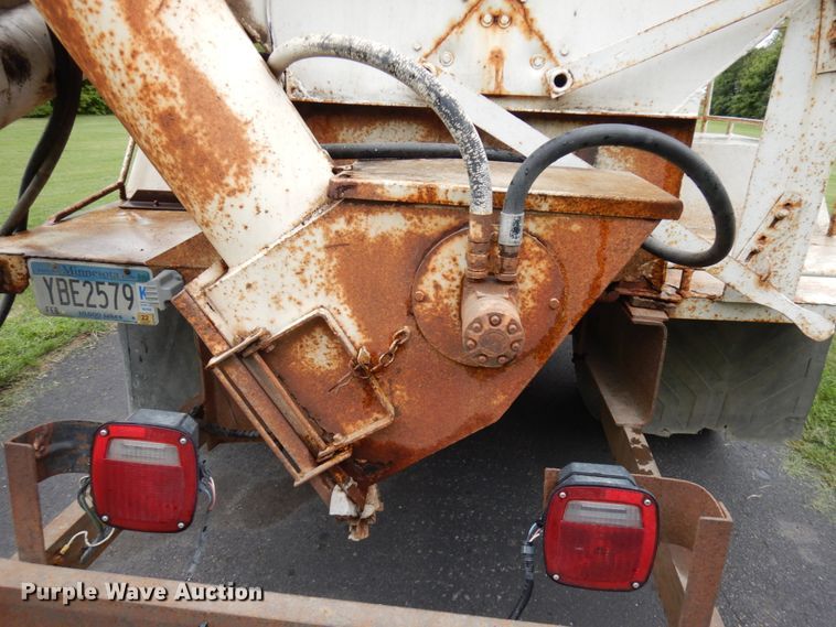 image for item KK9038 1997 International 4900  grain truck