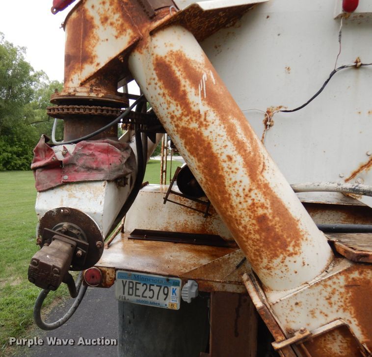 image for item KK9038 1997 International 4900  grain truck