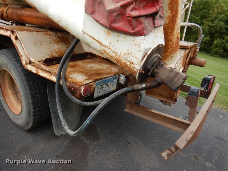 image for item KK9038 1997 International 4900  grain truck