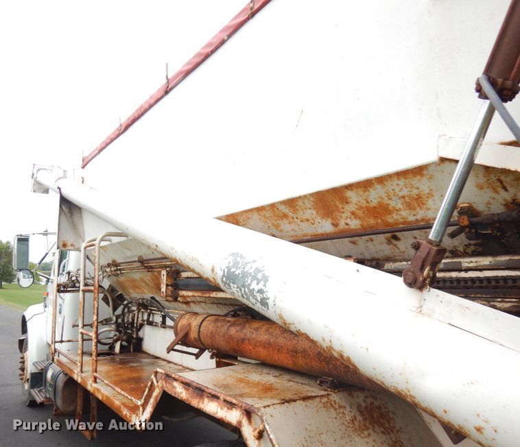 image for item KK9038 1997 International 4900  grain truck