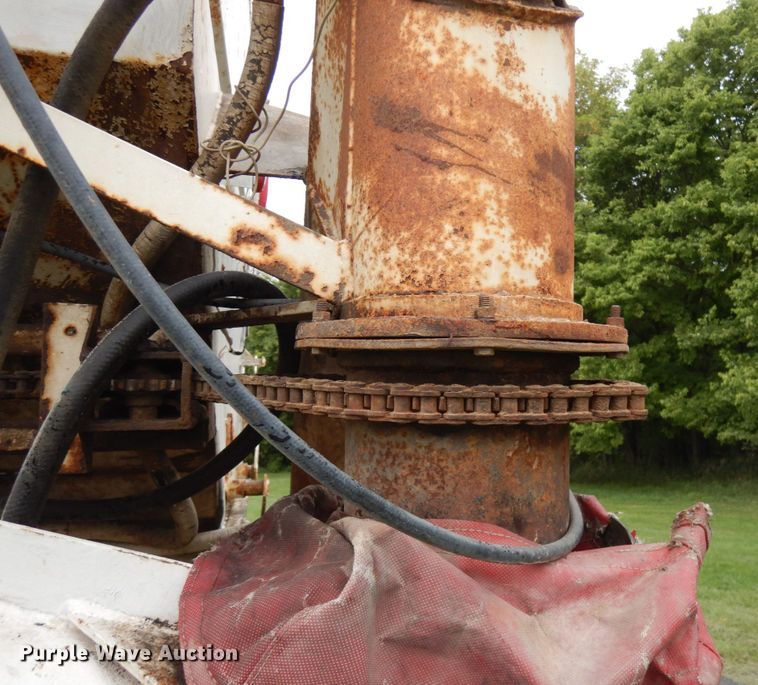 image for item KK9038 1997 International 4900  grain truck