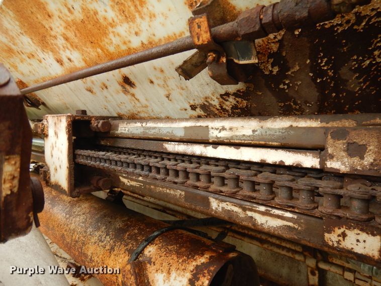 image for item KK9038 1997 International 4900  grain truck