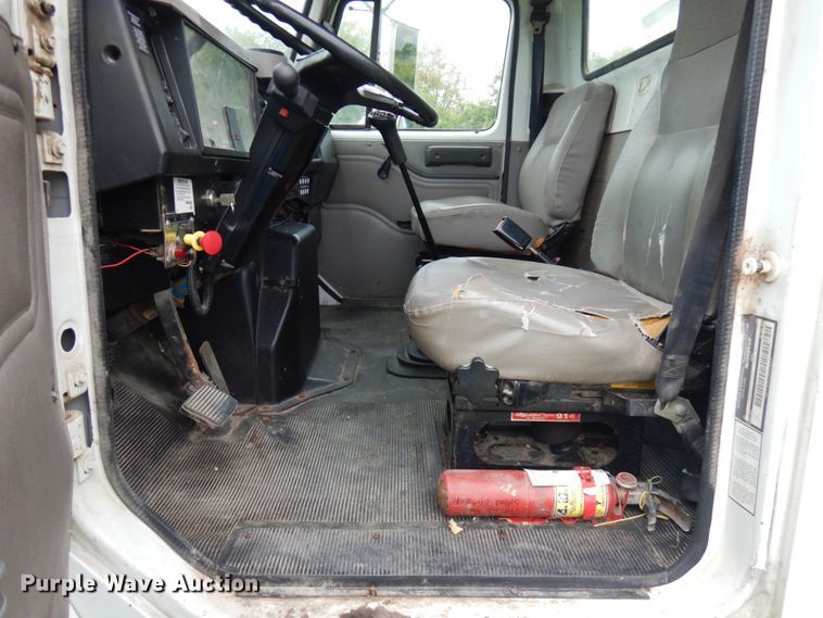 image for item KK9038 1997 International 4900  grain truck