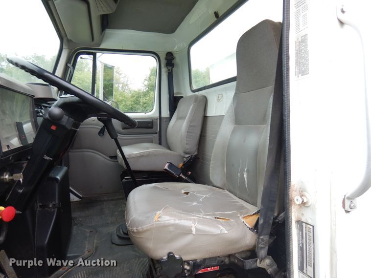 image for item KK9038 1997 International 4900  grain truck