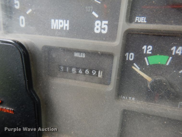 image for item KK9038 1997 International 4900  grain truck