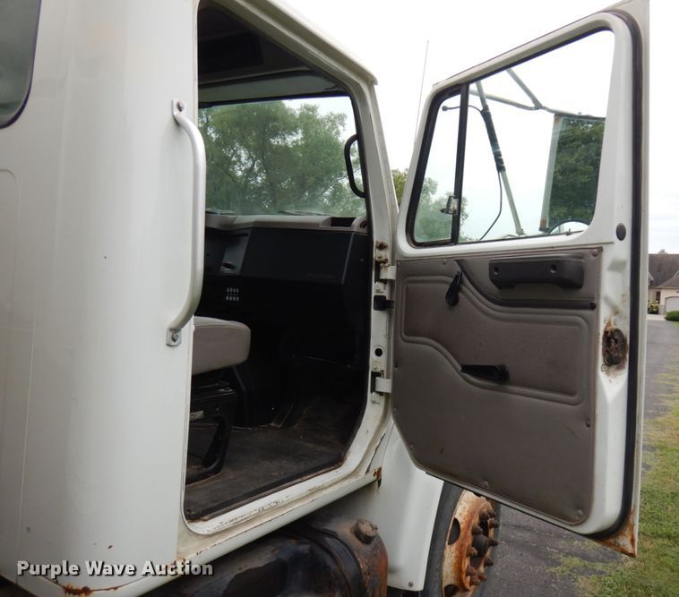 image for item KK9038 1997 International 4900  grain truck