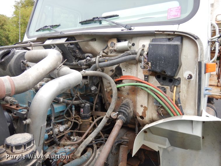 image for item KK9038 1997 International 4900  grain truck