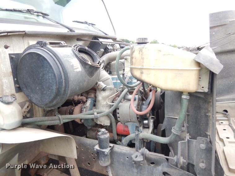 image for item KK9038 1997 International 4900  grain truck