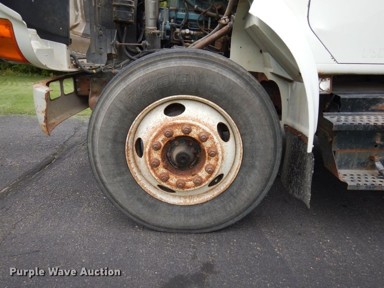 image for item KK9038 1997 International 4900  grain truck