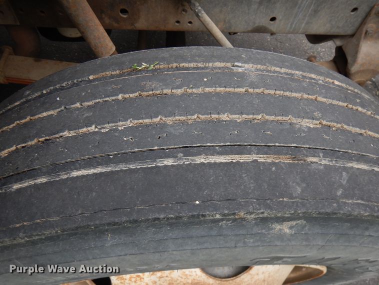 image for item KK9038 1997 International 4900  grain truck