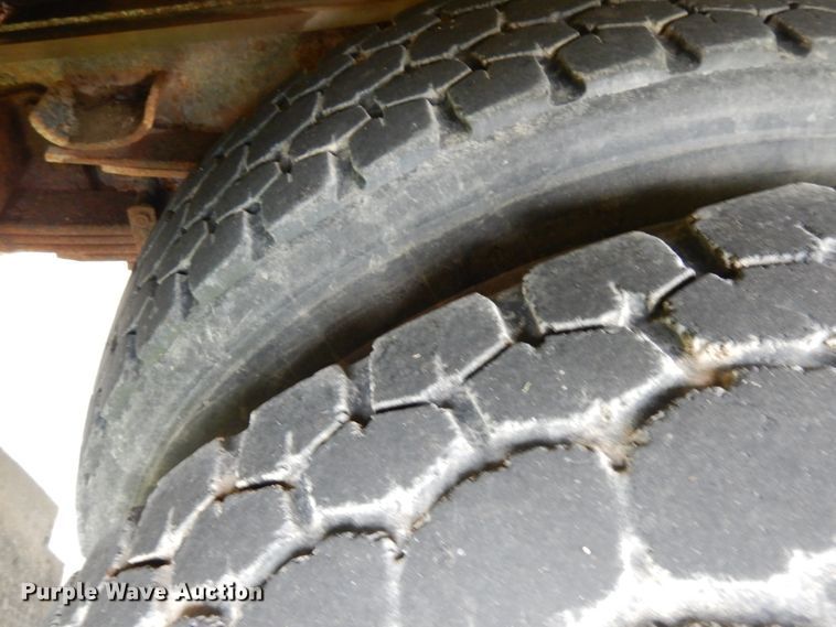 image for item KK9038 1997 International 4900  grain truck