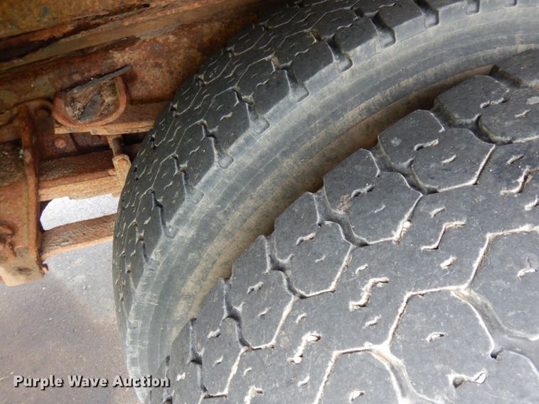 image for item KK9038 1997 International 4900  grain truck