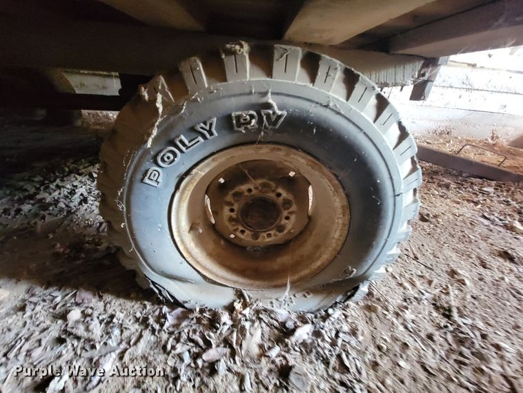 image for item KQ9257 (3) silage wagons