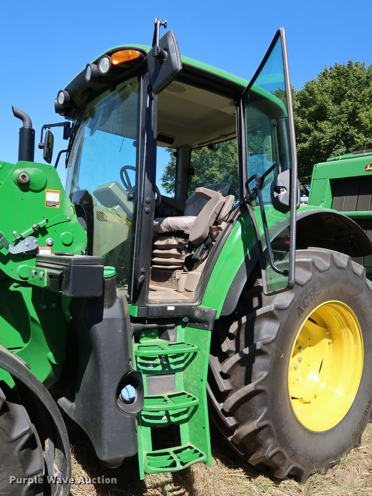 image for item KQ9711 2019 John Deere 6110M  MFWD tractor