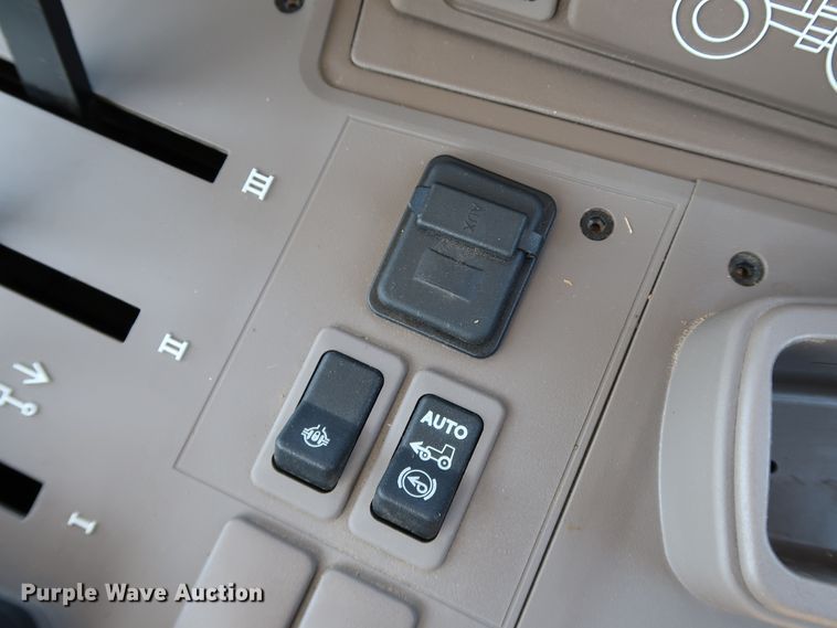 image for item KQ9711 2019 John Deere 6110M  MFWD tractor