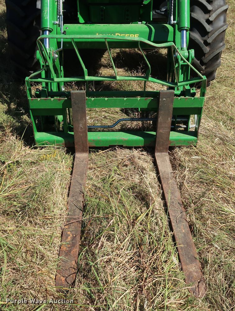 image for item KQ9711 2019 John Deere 6110M  MFWD tractor