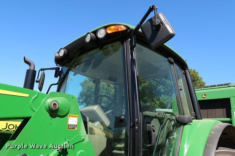 image for item KQ9711 2019 John Deere 6110M  MFWD tractor