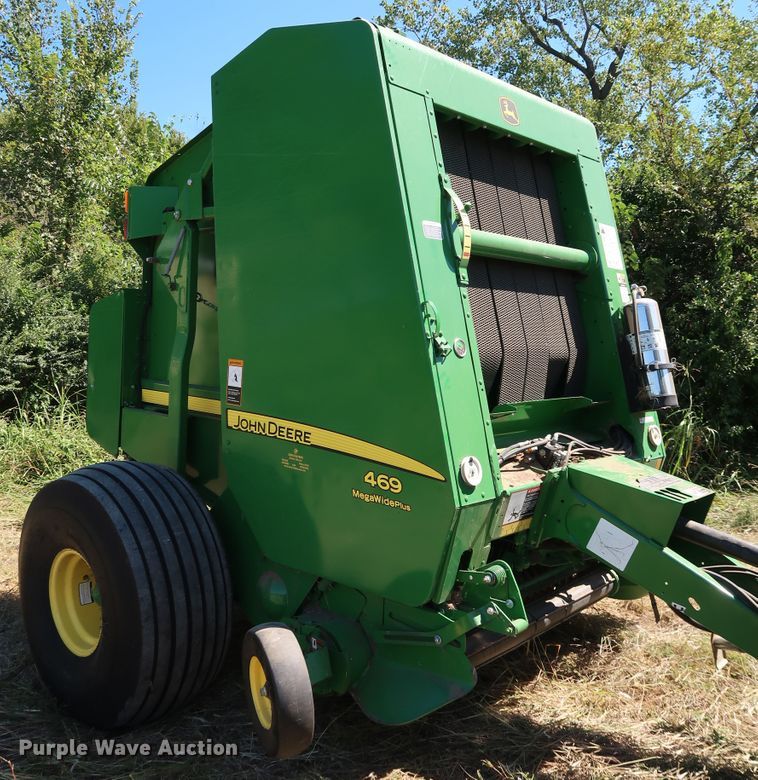 image for item KQ9712 2016 John Deere 469  round baler