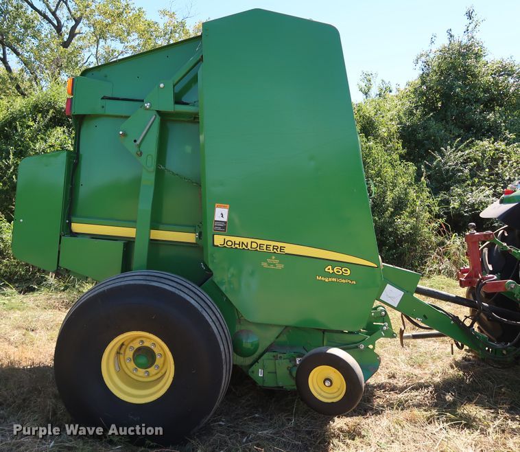 image for item KQ9712 2016 John Deere 469  round baler