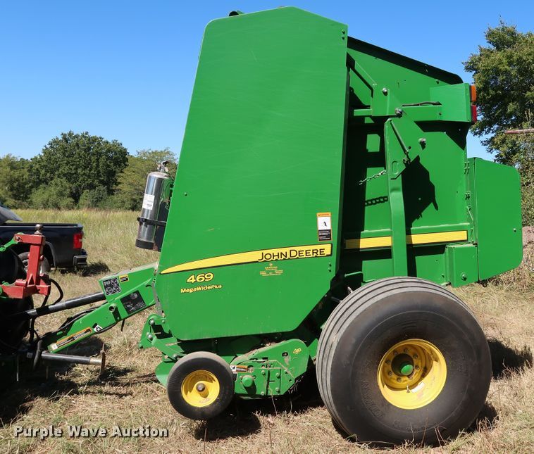 image for item KQ9712 2016 John Deere 469  round baler