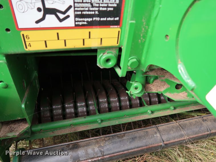 image for item KQ9712 2016 John Deere 469  round baler