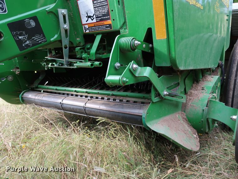image for item KQ9712 2016 John Deere 469  round baler