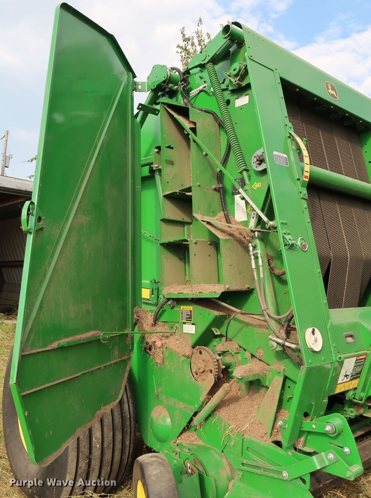 image for item KQ9712 2016 John Deere 469  round baler