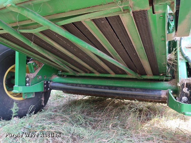 image for item KQ9712 2016 John Deere 469  round baler