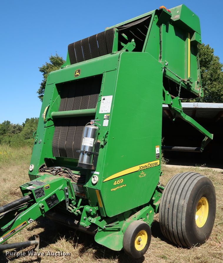 image for item KQ9712 2016 John Deere 469  round baler