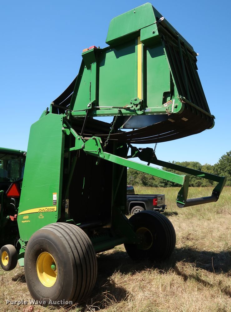 image for item KQ9712 2016 John Deere 469  round baler