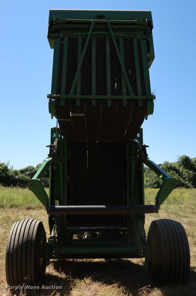 image for item KQ9712 2016 John Deere 469  round baler