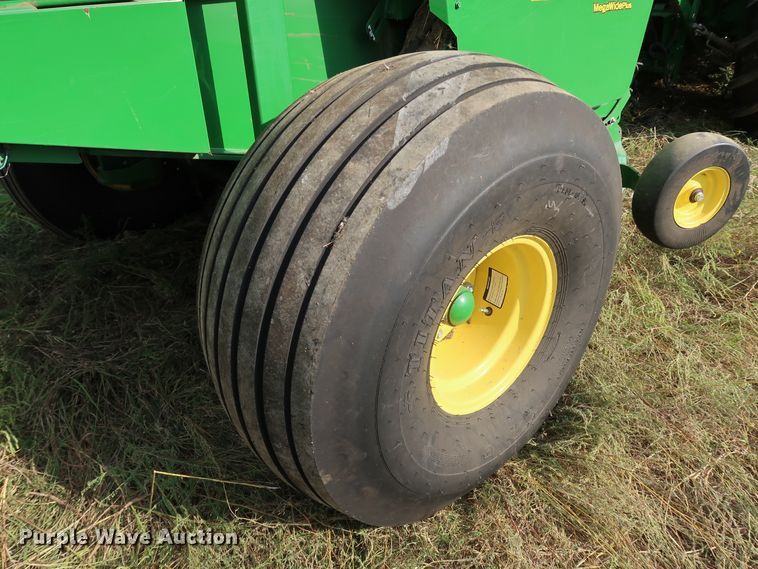 image for item KQ9712 2016 John Deere 469  round baler