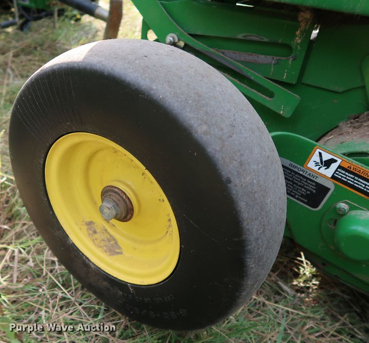 image for item KQ9712 2016 John Deere 469  round baler