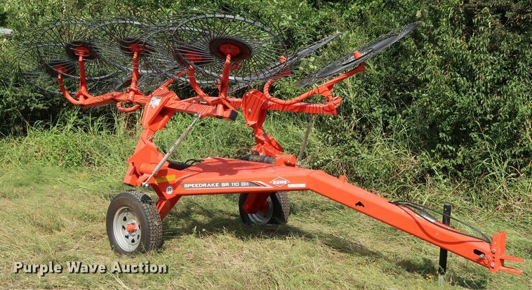 image for item KQ9714 2020 Kuhn SpeedRake SR110GII  hay rake
