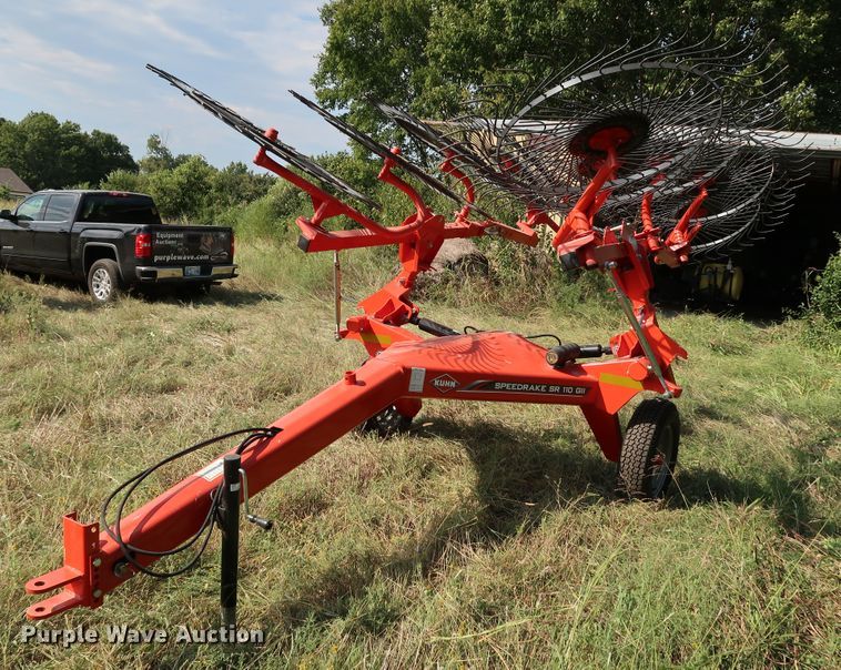 image for item KQ9714 2020 Kuhn SpeedRake SR110GII  hay rake