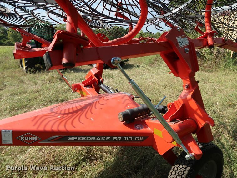 image for item KQ9714 2020 Kuhn SpeedRake SR110GII  hay rake
