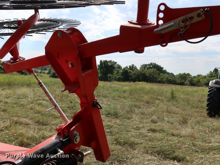 image for item KQ9714 2020 Kuhn SpeedRake SR110GII  hay rake