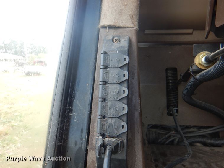 image for item KX9343 2013 John Deere R450  windrower