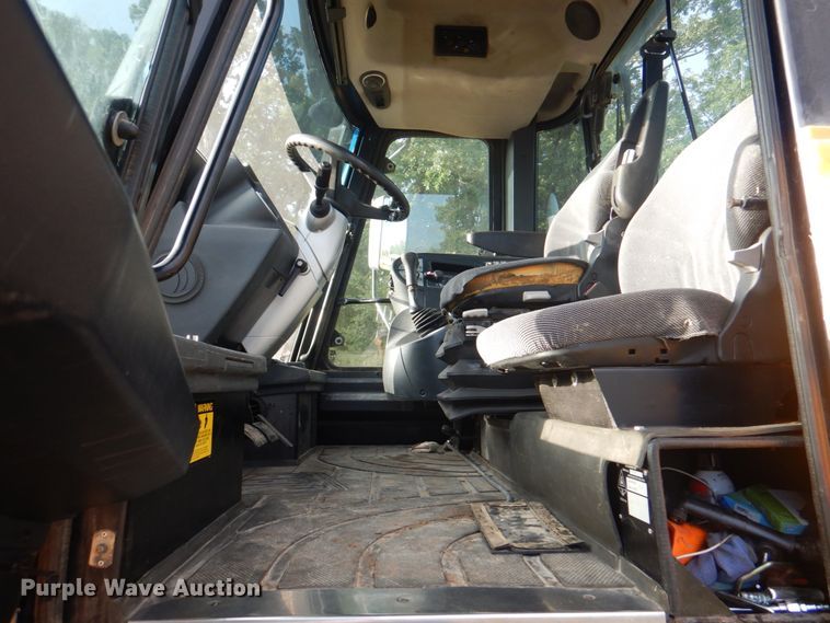 image for item KX9344 2003 JCB Fastrac 3220  4WD tractor