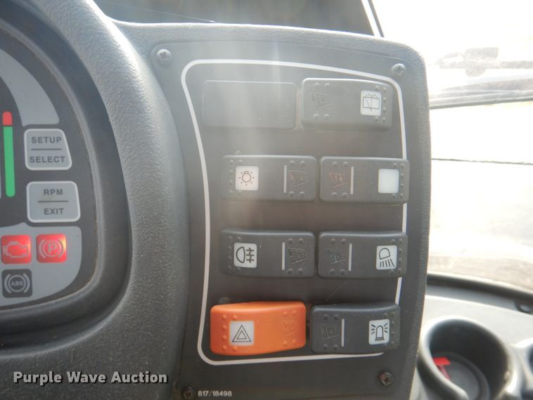 image for item KX9344 2003 JCB Fastrac 3220  4WD tractor