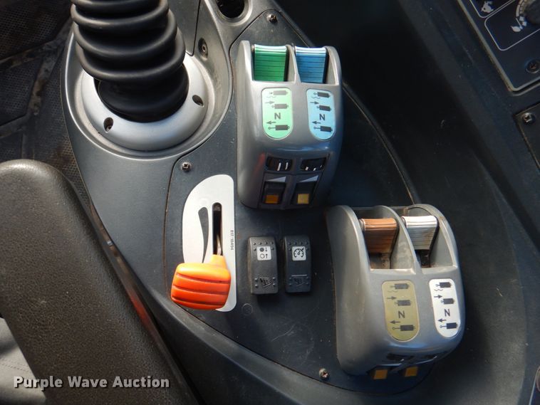 image for item KX9344 2003 JCB Fastrac 3220  4WD tractor