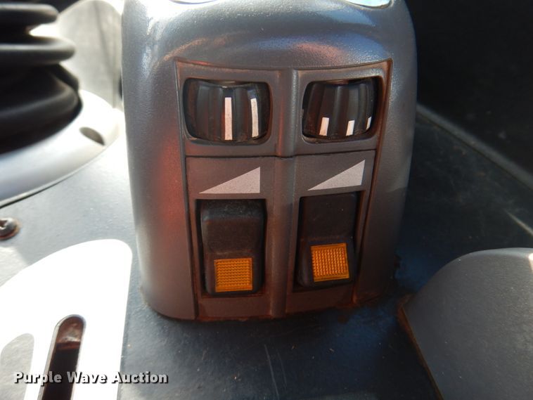 image for item KX9344 2003 JCB Fastrac 3220  4WD tractor