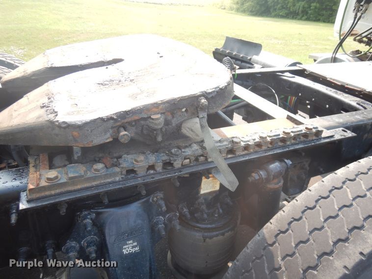 image for item IL9876 2015 Freightliner Cascadia 125  semi truck