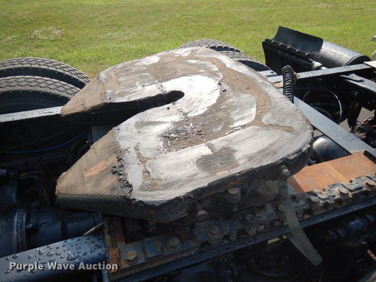 image for item IL9876 2015 Freightliner Cascadia 125  semi truck