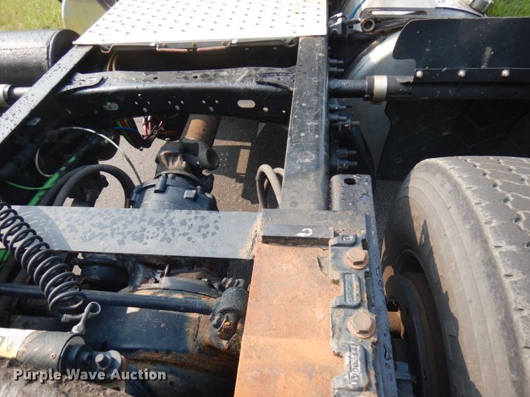 image for item IL9876 2015 Freightliner Cascadia 125  semi truck