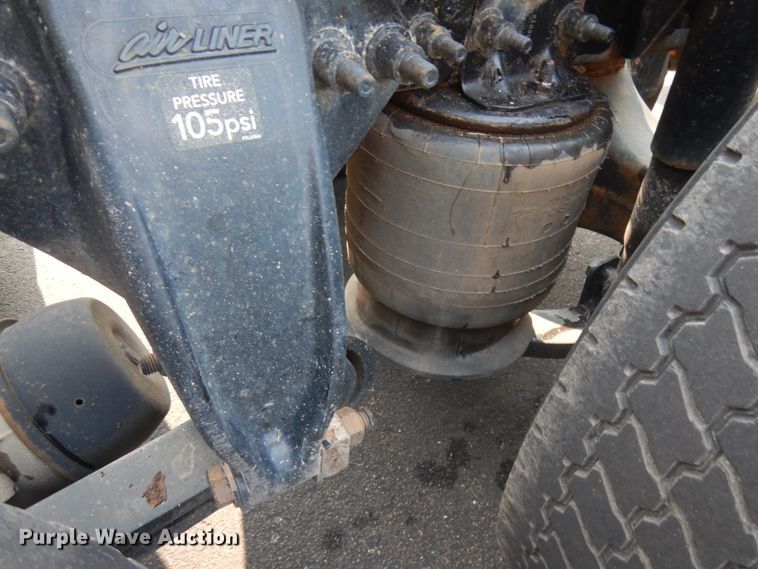 image for item IL9876 2015 Freightliner Cascadia 125  semi truck