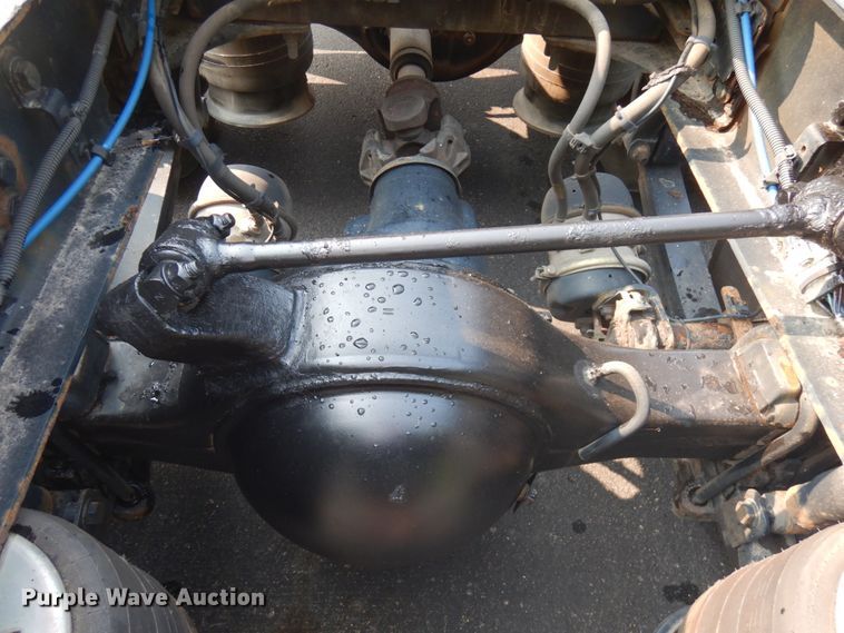 image for item IL9876 2015 Freightliner Cascadia 125  semi truck