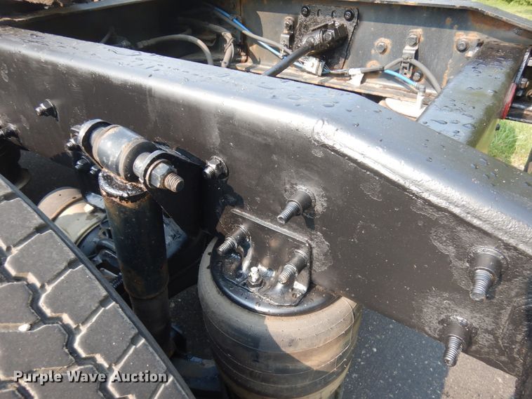 image for item IL9876 2015 Freightliner Cascadia 125  semi truck